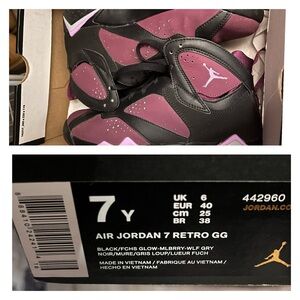 Women’s Air Jordan 7. Worn very little.